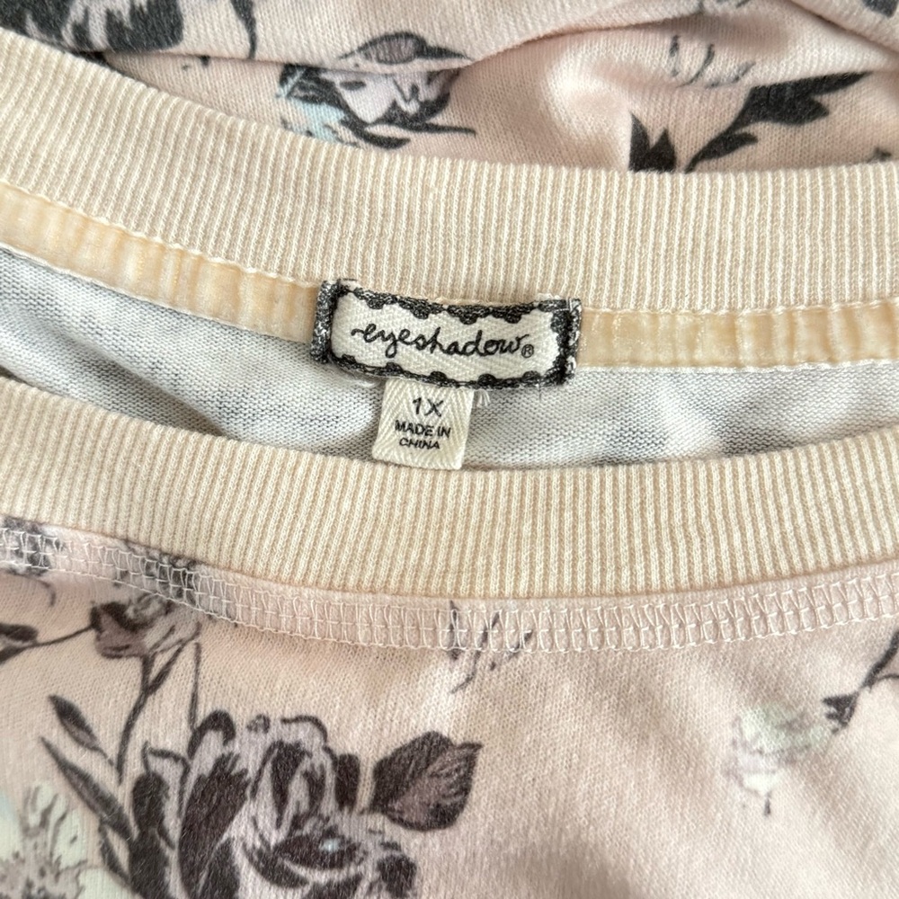 🌼 Eyeshadow Pink and Black Floral Top - Picture 5 of 7